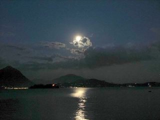 湖上望月