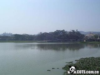 渡青草湖
